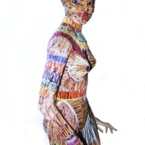 Pauline Le Goïc, Femme redoutable couverte de papiers roulés issus des catalogues La Redoute, collection printemps-été et automne-hiver 2002-2003