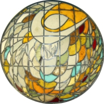 Pauline Le Goïc, cercle central des portes Umô, vitrail bombé monté au plomb avec verre coloré et papier washi incrusté de cendres et plumes
