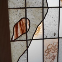 Ôsage (détail), おさげ, de portes shoji verre/papier washi avec incrustations de graines et cheveux